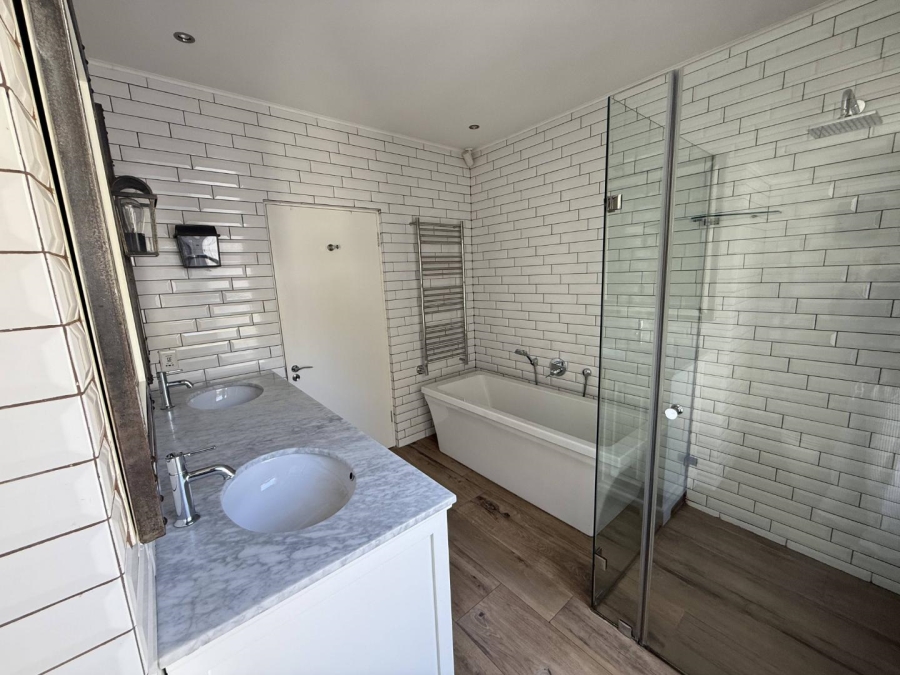 To Let 2 Bedroom Property for Rent in Fresnaye Western Cape